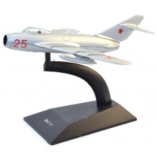 Советский реактивный истребитель МиГ-17